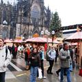 it was freezingly cold but Cologne Xmas market was still buzzing with jolly folks...