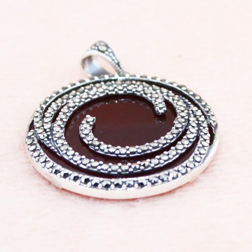 Photo by yalingjewelry